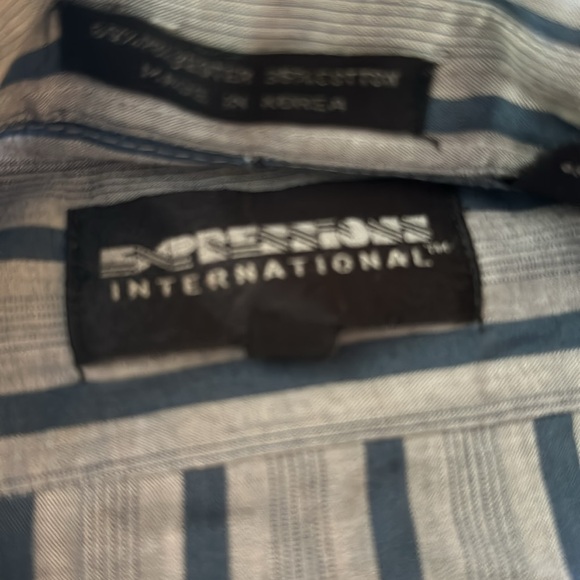 Vintage 80’s Shirt. Button-up and in good shape. Size L - Picture 2 of 4